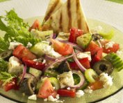 Salade grecque avec pitas grecs grills